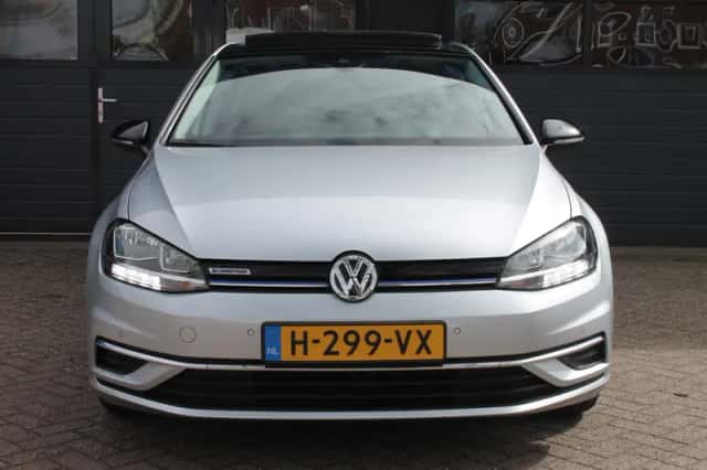 Volkswagen Golf (2020) thumbnail 2
