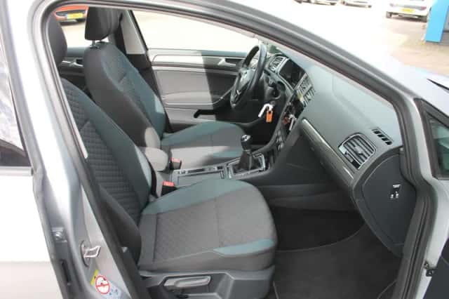Volkswagen Golf (2020) thumbnail 22