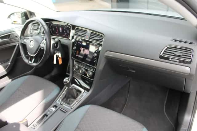 Volkswagen Golf (2020) thumbnail 23