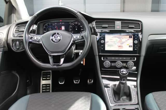 Volkswagen Golf (2020) thumbnail 4