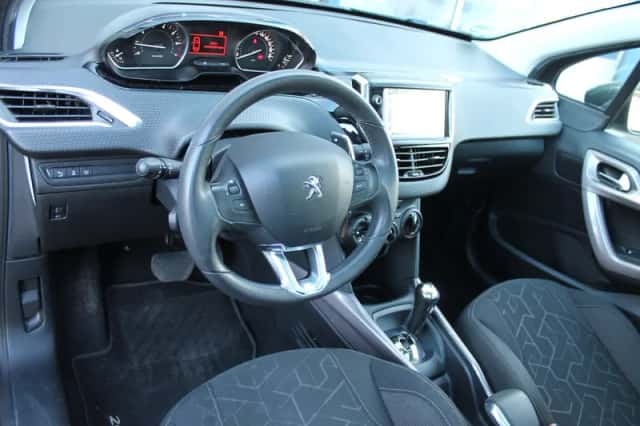 Peugeot 2008 (2016) thumbnail 14