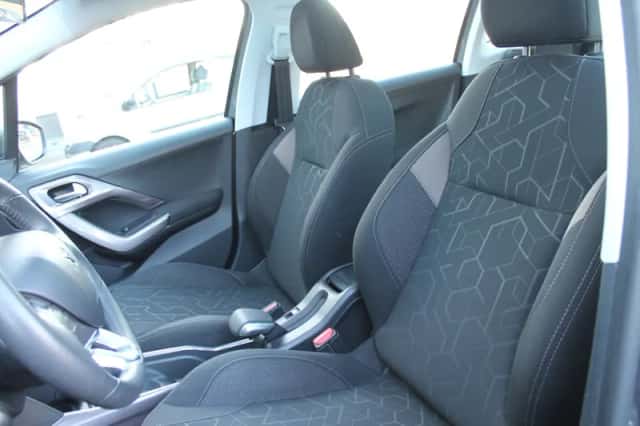 Peugeot 2008 (2016) thumbnail 16