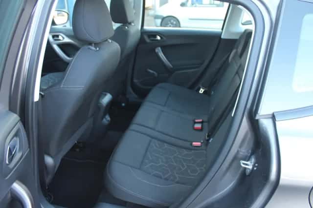 Peugeot 2008 (2016) thumbnail 17