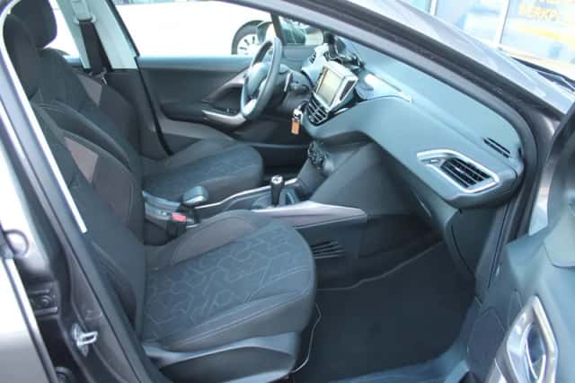 Peugeot 2008 (2016) thumbnail 19
