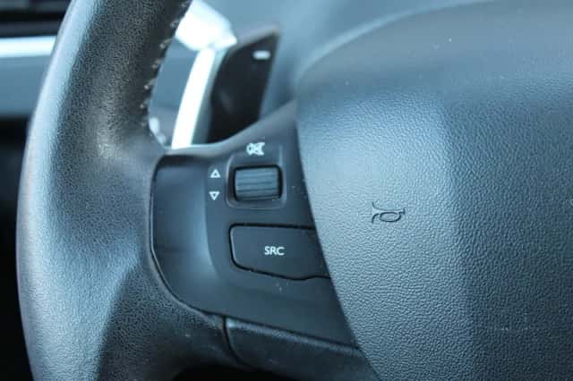 Peugeot 2008 (2016) thumbnail 26