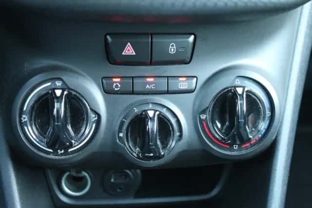 Peugeot 2008 (2016) thumbnail 30
