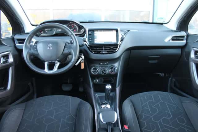 Peugeot 2008 (2016) thumbnail 4