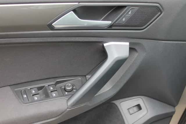 Volkswagen Tiguan (2019) thumbnail 19