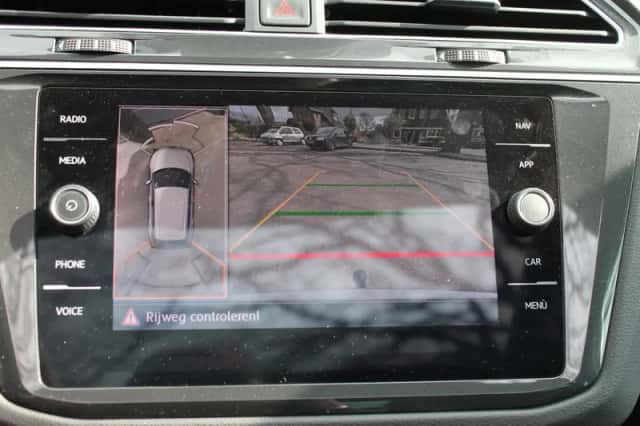 Volkswagen Tiguan (2019) thumbnail 9