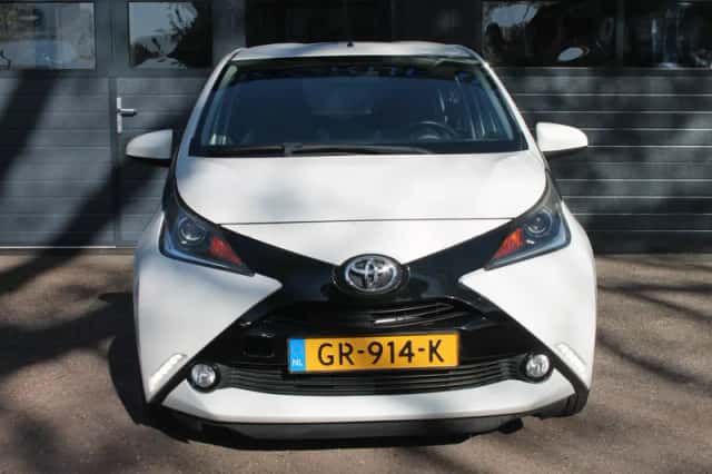 Toyota Aygo (2015) thumbnail 2