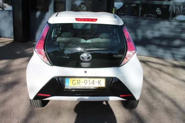 Toyota Aygo (2015) thumbnail 11