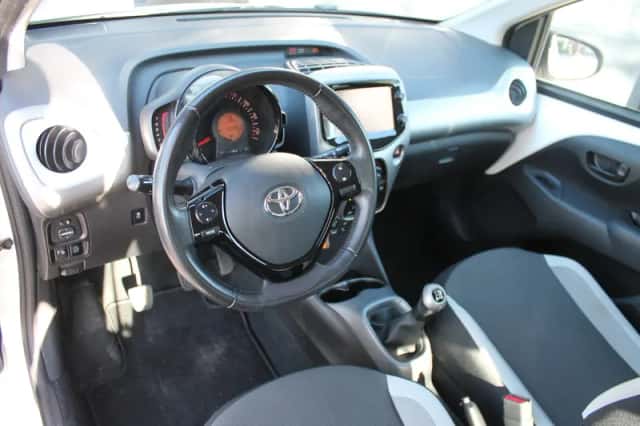 Toyota Aygo (2015) thumbnail 13