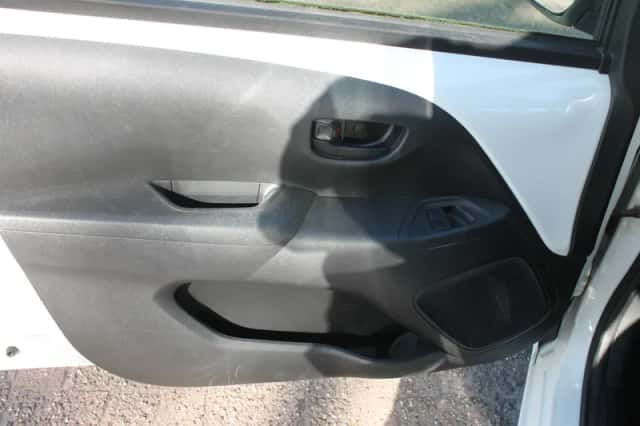 Toyota Aygo (2015) thumbnail 14