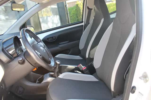 Toyota Aygo (2015) thumbnail 15