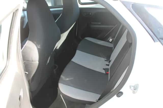 Toyota Aygo (2015) thumbnail 16