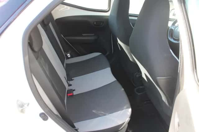 Toyota Aygo (2015) thumbnail 17