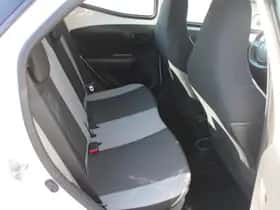 Toyota Aygo (2015) thumbnail 17
