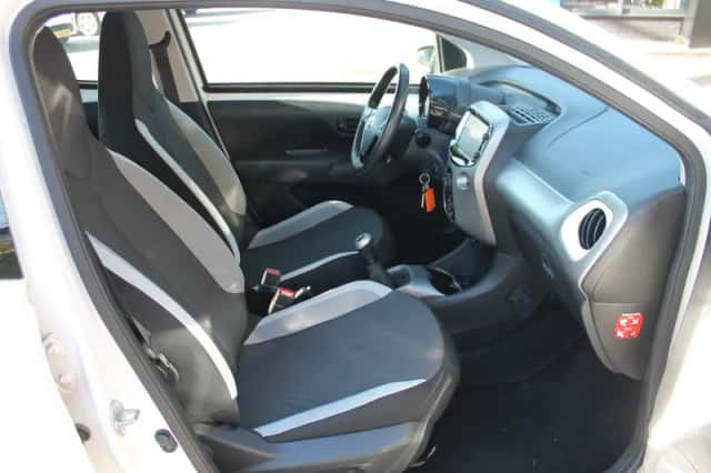 Toyota Aygo (2015) thumbnail 18