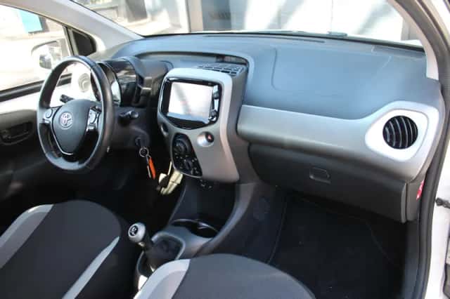 Toyota Aygo (2015) thumbnail 19