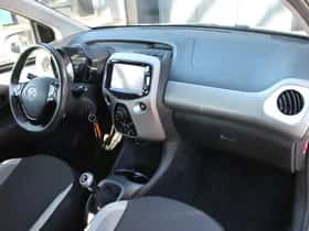 Toyota Aygo (2015) thumbnail 19