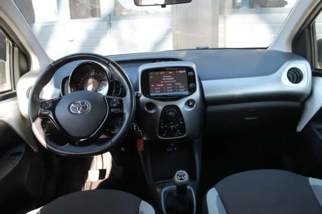 Toyota Aygo (2015) thumbnail 20