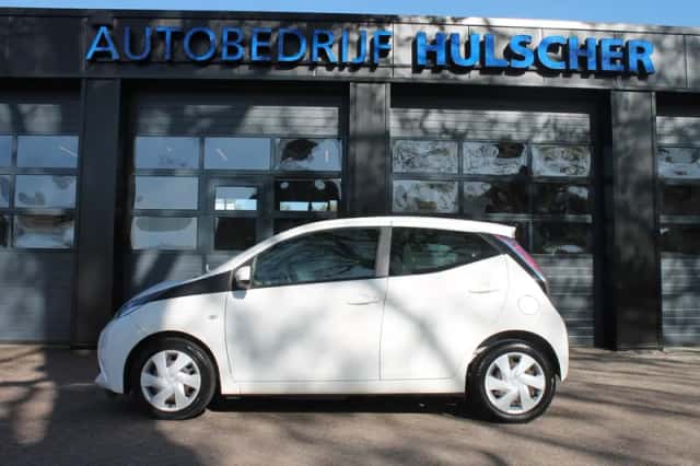 Toyota Aygo (2015) thumbnail 3