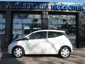 Toyota Aygo (2015) thumbnail 3