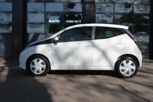 Toyota Aygo (2015) thumbnail 5