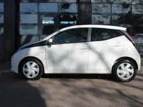 Toyota Aygo (2015) thumbnail 5
