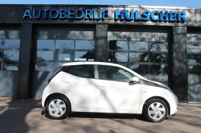 Toyota Aygo (2015) thumbnail 7
