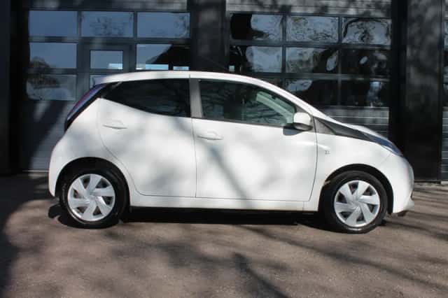 Toyota Aygo (2015) thumbnail 8