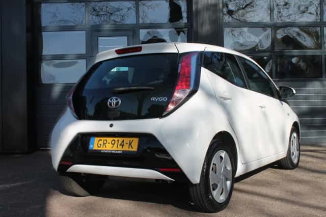 Toyota Aygo (2015) thumbnail 9