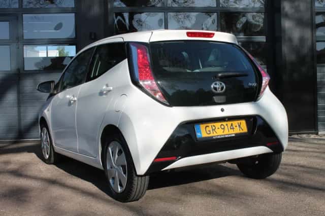 Toyota Aygo (2015) thumbnail 10