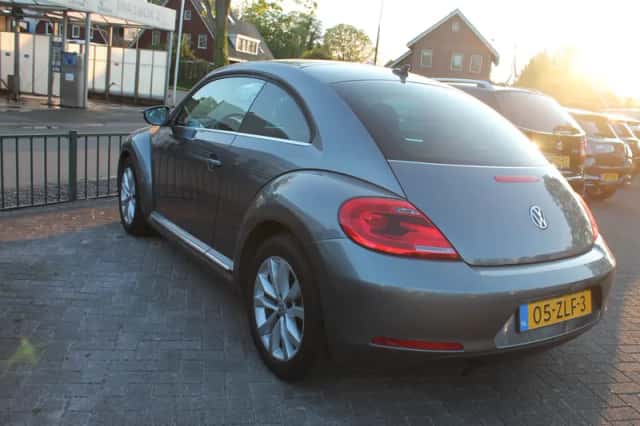 Volkswagen Beetle (2013) thumbnail 2