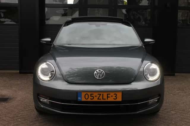 Volkswagen Beetle (2013) thumbnail 2