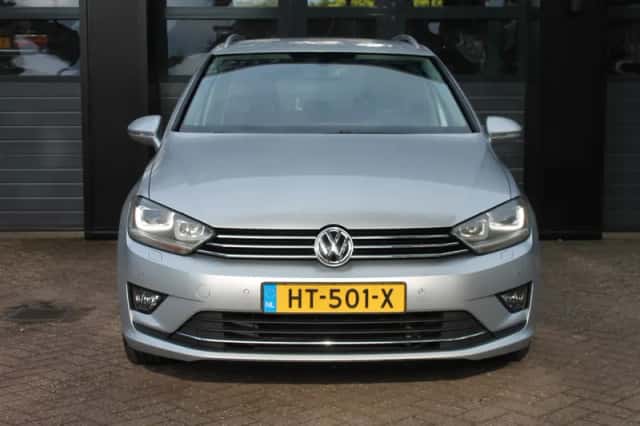 Volkswagen Golf (2016) thumbnail 2