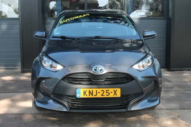 Toyota Yaris (2022) thumbnail 2