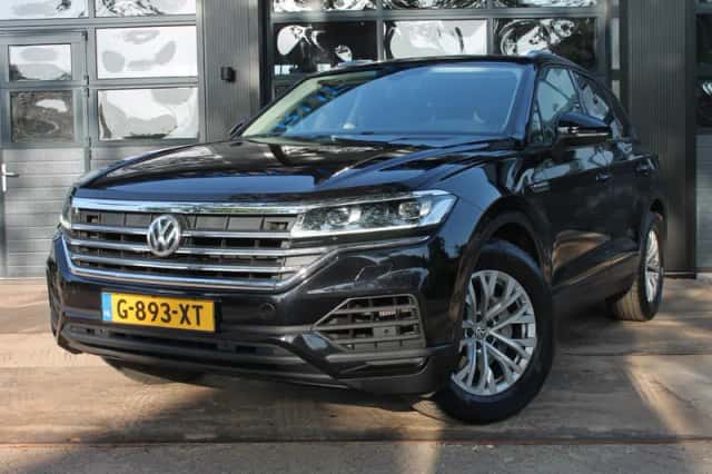 Volkswagen Touareg (2018) thumbnail 1