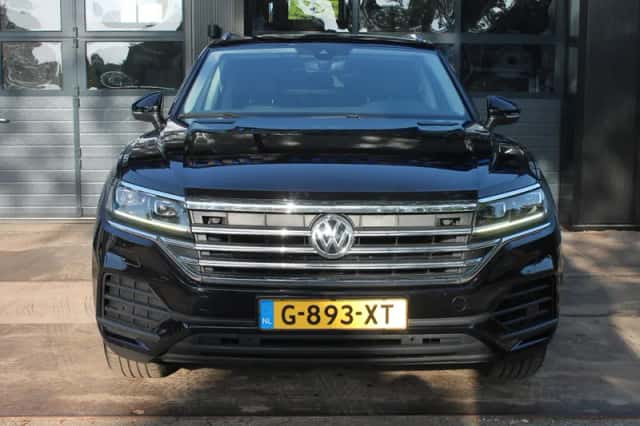 Volkswagen Touareg (2018) thumbnail 2