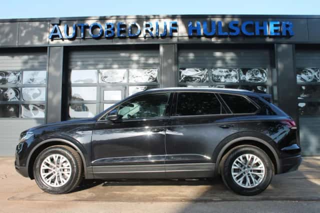 Volkswagen Touareg (2018) thumbnail 3