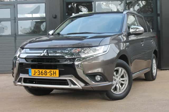 Mitsubishi Outlander (2020) thumbnail 1