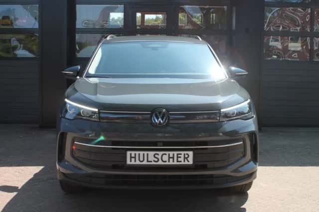 Volkswagen Tiguan (2025) thumbnail 2
