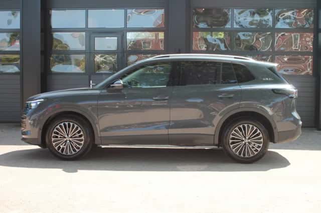 Volkswagen Tiguan (2025) thumbnail 6