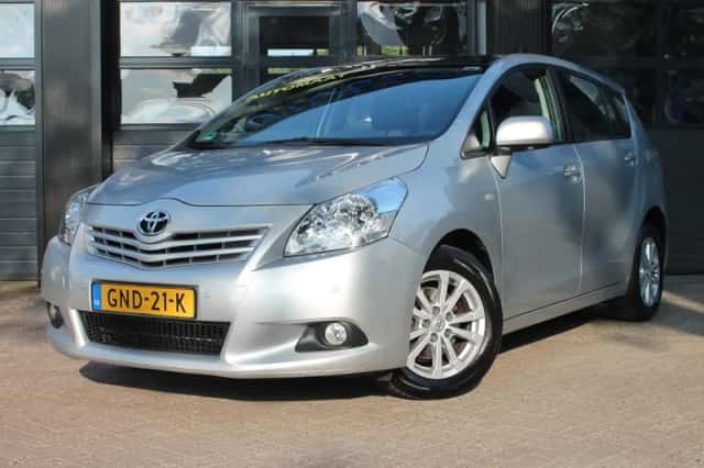 Toyota VERSO (2011) thumbnail 1