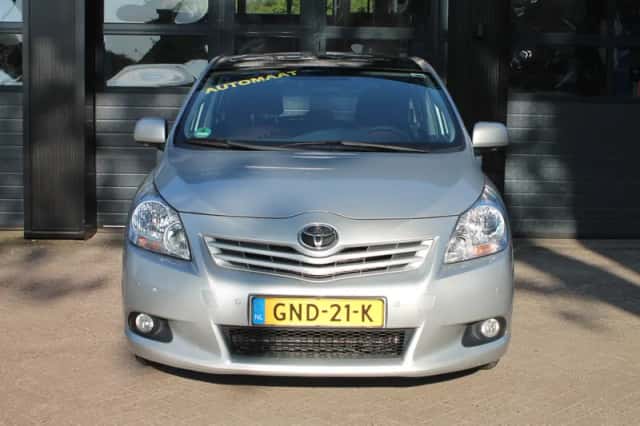 Toyota VERSO (2011) thumbnail 2