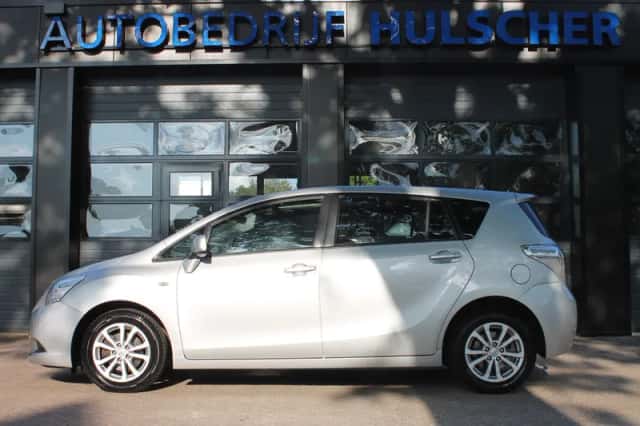 Toyota VERSO (2011) thumbnail 3