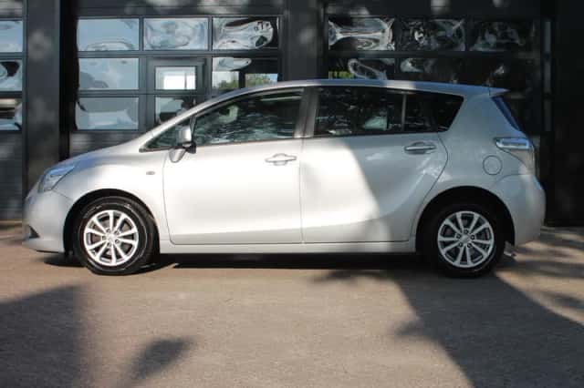 Toyota VERSO (2011) thumbnail 5