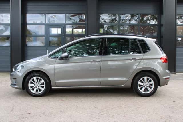 Volkswagen Golf Sportsvan (2015) thumbnail 3