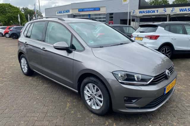 Volkswagen Golf (2015) thumbnail 3