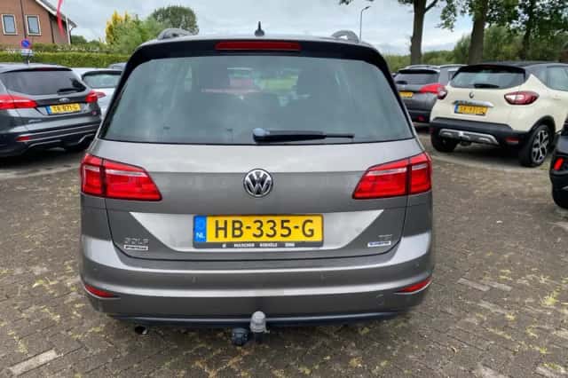 Volkswagen Golf (2015) thumbnail 5